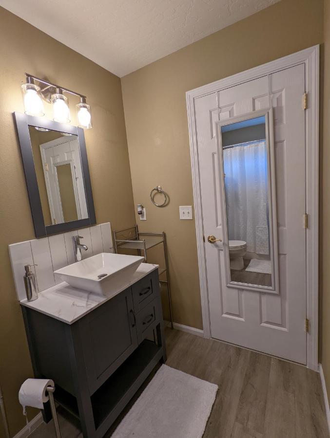 Contemporary 2-Bedroom Close To Downtown, Dining Eugene Bagian luar foto
