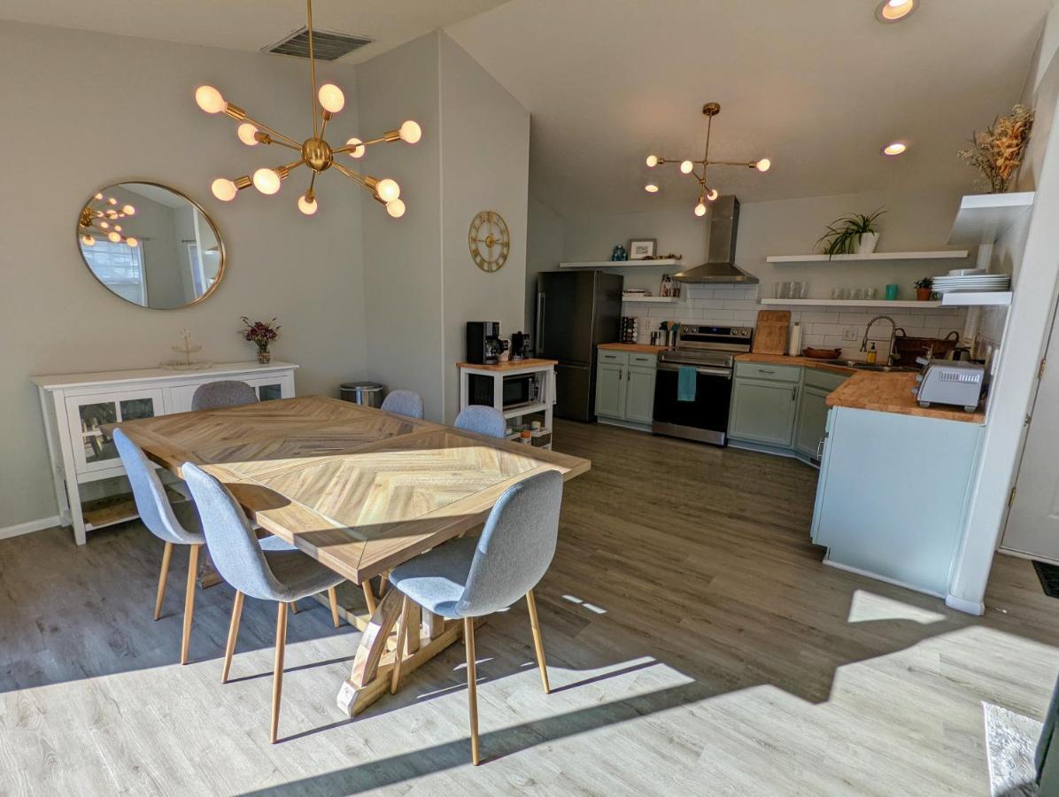 Contemporary 2-Bedroom Close To Downtown, Dining Eugene Bagian luar foto
