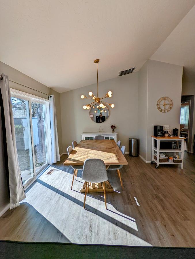 Contemporary 2-Bedroom Close To Downtown, Dining Eugene Bagian luar foto
