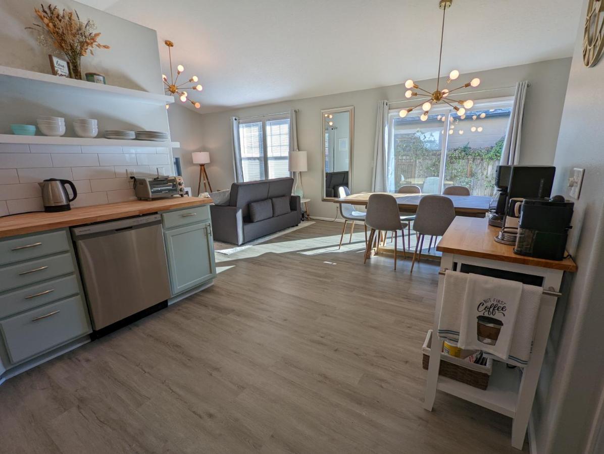 Contemporary 2-Bedroom Close To Downtown, Dining Eugene Bagian luar foto