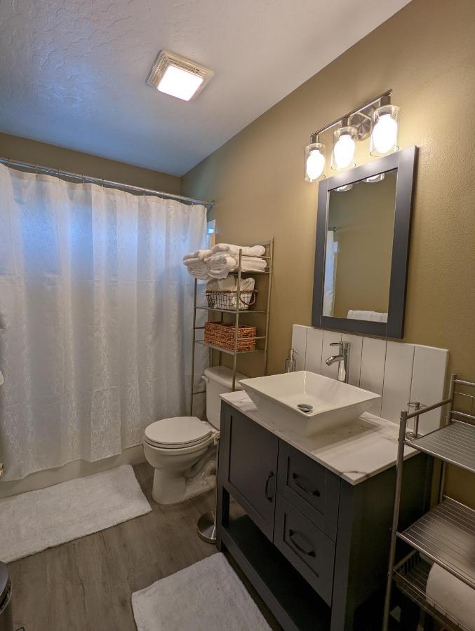 Contemporary 2-Bedroom Close To Downtown, Dining Eugene Bagian luar foto
