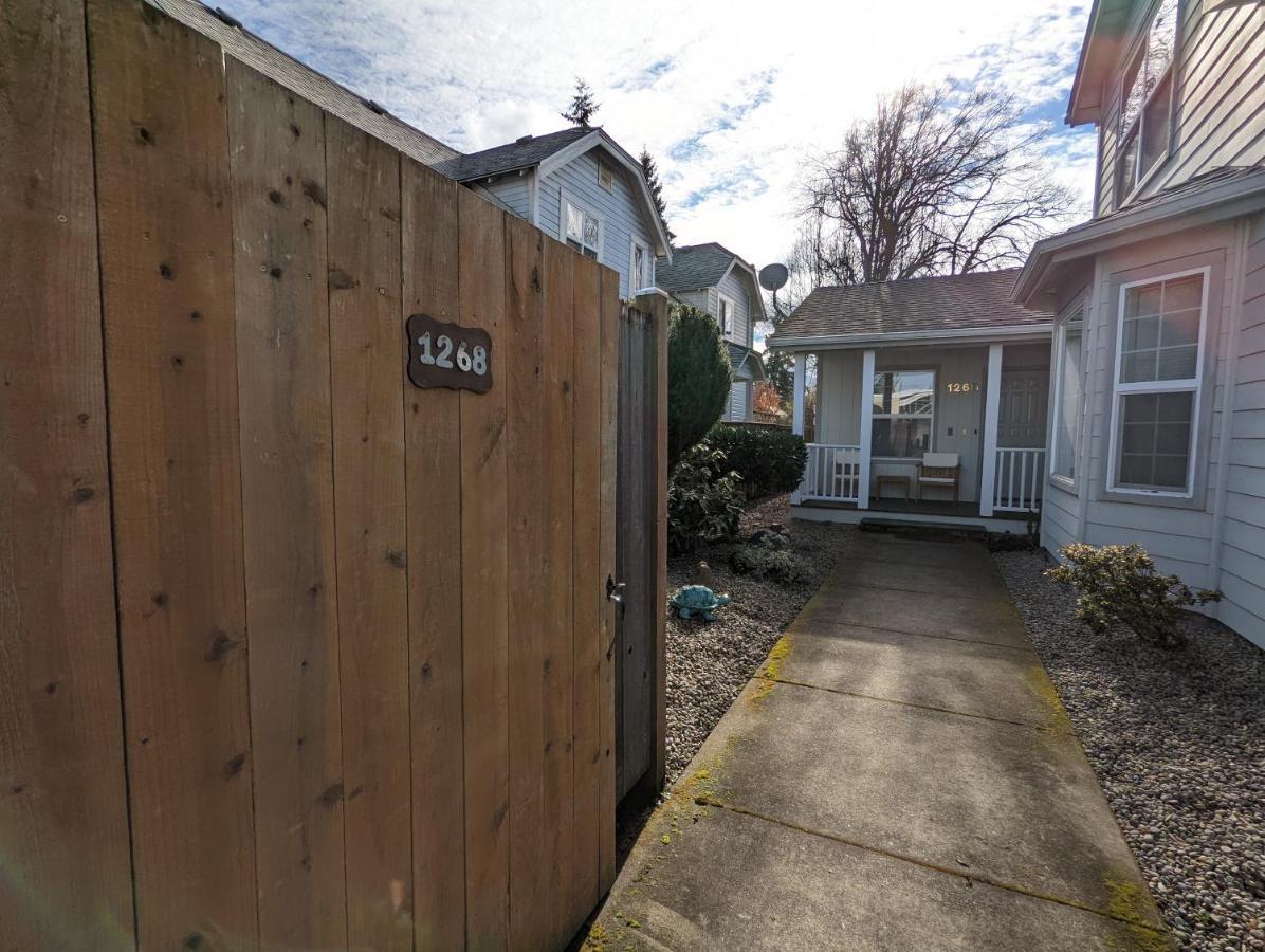 Contemporary 2-Bedroom Close To Downtown, Dining Eugene Bagian luar foto