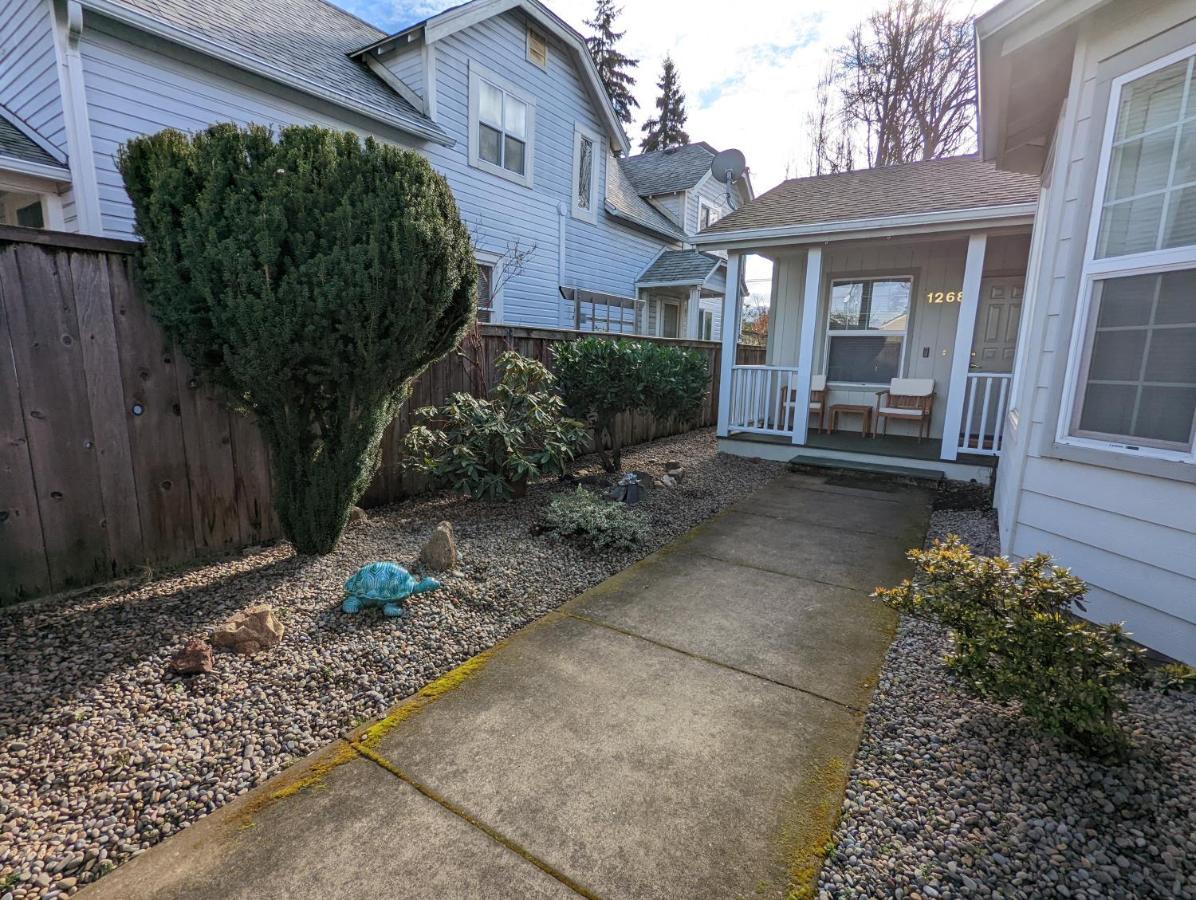 Contemporary 2-Bedroom Close To Downtown, Dining Eugene Bagian luar foto